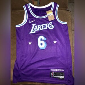 Men's Los Angeles Lakers LeBron James Nike Purple 2021/22 Swingman Jersey - City